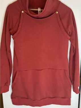 Latched Mama Harbor Snap Nursing Pullover Rust Medium Retail $93 Like New